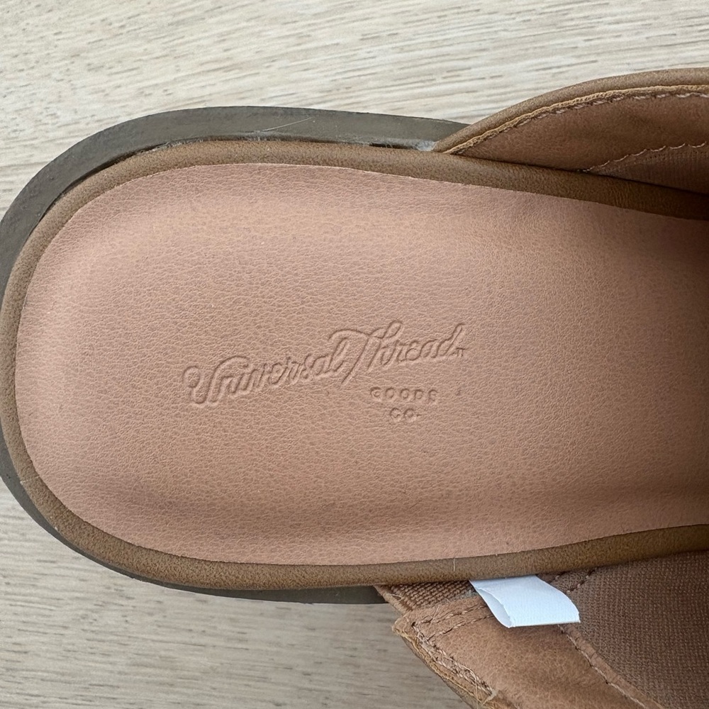 Universal Thread Clogs size 9 - Picture 2 of 3